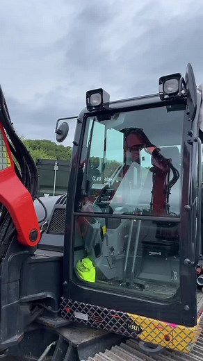 JCB Backhoe Loader Close-Up Review and Features