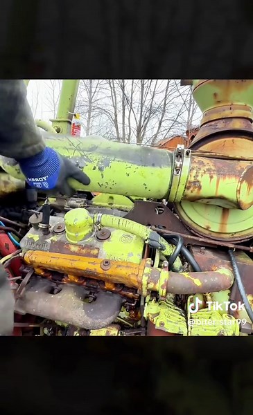 It’s been sitting 30 Years but it should drive right out #construction #excavator #dozer #restoring #fixing