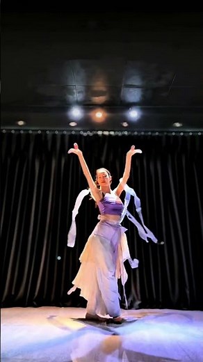 Stunning traditional dance for ladies | LeC Dance Studio #Shorts