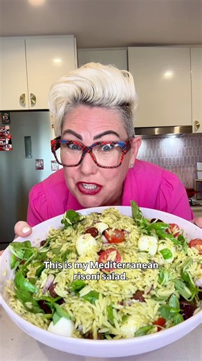 Mediterranean Risoni Salad You’ll Want on Repeat! 🥗🌞 The recipe is in the comments. ⬇️ Say hello to one of my all-time fave side dishes! 💃 This Mediterranean Risoni Salad is bursting with bright, fresh flavours—juicy tomatoes, crunchy cucumber, salty olives, creamy feta, and a zingy lemon-herb dressing to bring it all together. 🍅🧀🍋 Whether you’re throwing a backyard BBQ, planning your weekly meal prep, or just need something quick and delish, this salad’s got your back. 🙌 I love mixing it