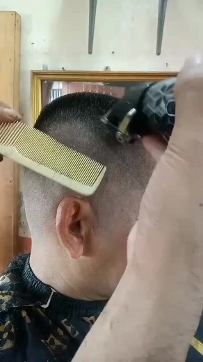 Potong rambut buzz cut #barbershop #haircuttutorial #buzzcut #menshaircut | Ade
