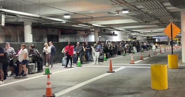 Hobby Airport TSA wait time: Monday updates, how long are the lines