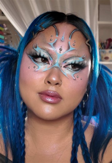 New year musings 🩵✨💭 #makeupinspiration #colorfulmakeup #creativemakeup #makeuptutorial . @aboutface jump start blush rush liquid blush @Mehron Makeup white cream blend stick @DanessaMyricksBeauty lightwork VII freedom palette @Glisten Cosmetics LTD bliss eyeshadow palette blueberry wet liner @Kaleidos Makeup dreamwalk mono blush mauvement lip pencil @Blend Bunny Cosmetics @Robert Welsh 🦇 divination palette @Mei Pang efflorescence palette @BeatsByDeb @BeatsByDeb Cosmetics kissable lip kit @J.