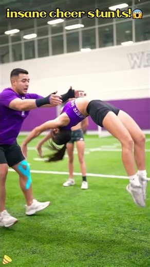 Astonishing Cheerleading Stunts！😱#CheerStunts #InsaneSkills #CheerAthlete #HighEnergyMoments