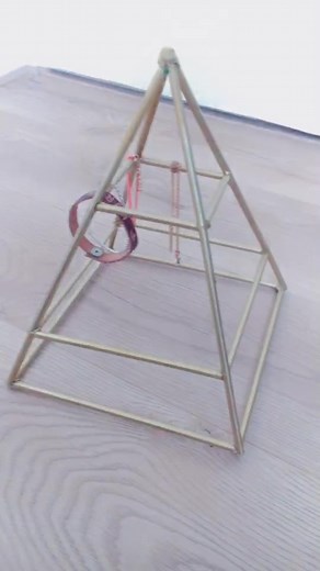 How to make a jewelry holder out of straws #foryou #roommakeover #riseandshine #diy #diyrecycle