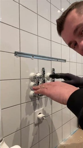 Tomas del agua fría y caliente / instalar collector de agua