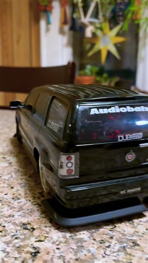 2002 Cadillac Escalade Jada Toys 1/16