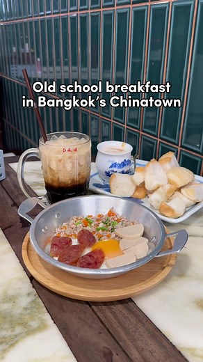 Traditional Thai Breakfast in Bangkok's Chinatown