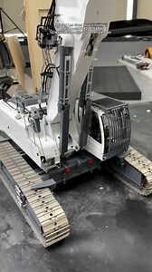 The 1/14 scale RC full hydraulic demolition excavator LR960, which can instantly switch between demolition and excavator modes, has an overall length of 3 meters when fully extended. Let's take a closer look at some of its details! #rcmodel #rcworld #rclife #rclover #rccommunity #RC #Toucanhobby #excavator #LR960 | Toucan RC Hobby