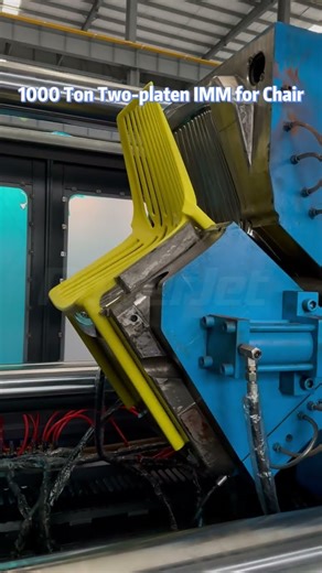 1000 Ton Two-platen Injection Molding Machine is Testing Plastic Chair Mould before Shippment!