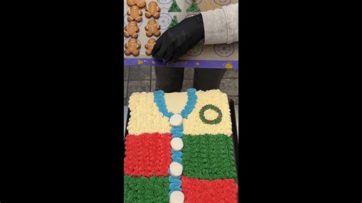 Festive Messy Holiday Cupcake Bites