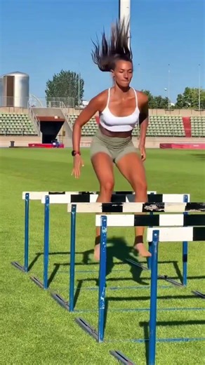 BARE FOOT KANGAROO JUMPS 🦘#training #athlete #fitness