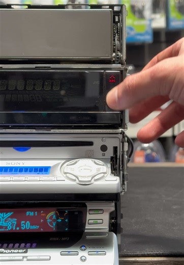 4 different oldskool head units, 4 different flipping screen mechanisms! What’s your favourite??? #oldskool #caraudio #retro #oldskoolcaraudio #fastandfurious