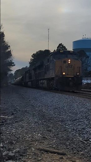 CSX local train L620 approaches Raleigh NC at Powell Drive 12/1/2025