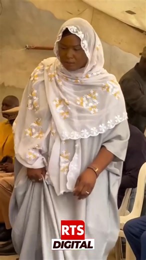 Sur instruction du Président de la République et du Premier Ministre, le Gouvernement du Sénégal a dépêché une forte délégation auprès de la famille du défunt étudiant Abdoulaye Ba. La délégation était composée de Daouda Ngom, ministre de l’Enseignement supérieur, de la Recherche et de l’Innovation, de Ibrahima Sy, Ministre de la Santé et de l’Action sociale, de Marie Rose Khady Fatou Faye, Secrétaire d’Etat Porte-parole du Gouvernement, du Ministre de la Famille et des Solidarités représentée p