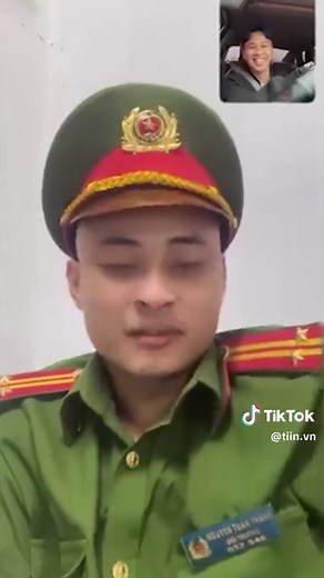 Tài xế cười ngất với video call 'cán bộ bên Cam'