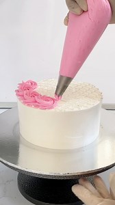 1.2M views · 21K reactions | Simple birthday cake  design #fbreel #cakeart #birthdaycake #cakedesign #cakedecorator #facebookviral #viralreelsシ | Dessert Studio | Facebook