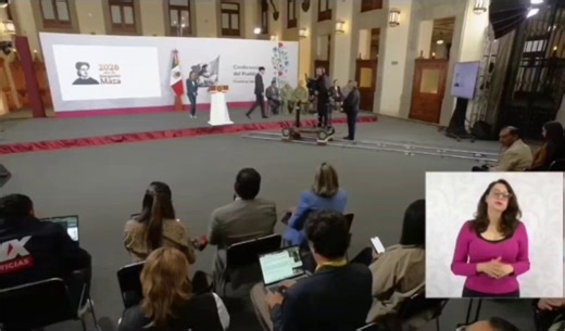 Esto pasó casi al final de la mañaneraPregunta:- ¿El sistema de inteligencia de México nunca detectó una conducta ilícita de Rocha Moya?Respuesta:- A ver Omar..El Omar:- No... no hay ninguna investigación en su contra..Empezó como Batman y vean en que terminó..👇