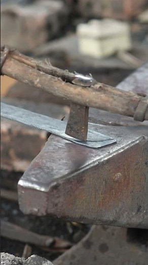 Have you seen this old method before? #Blacksmith #TraditionalCraft #OldMethods #Handmade