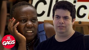 ¡Prepárate para reír a carcajadas con los mejores videos de bromas divertidas! Estos videos de comedia te harán reír sin parar y te aseguramos momentos hilarantes. Disfruta de los mejores videos de risa que te sacarán sonrisas en cualquier momento del día. ¡No te pierdas estos videos de bromas que te garantizan diversión! 😄🎉 #BromasDivertidas #VideosDeComedia #RisasAseguradas | Mejores Bromas - Just for Laughs Gags