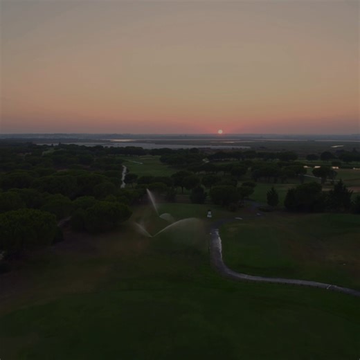 𝐖𝐡𝐞𝐧 𝐢𝐭'𝐬 𝐭𝐨𝐨 𝐝𝐚𝐫𝐤 𝐟𝐨𝐫 𝐭𝐡𝐞 𝐟𝐢𝐫𝐬𝐭 𝐭𝐞𝐞, 𝐢𝐭'𝐬 𝐭𝐡𝐞 𝐩𝐞𝐫𝐟𝐞𝐜𝐭 𝐭𝐢𝐦𝐞 𝐟𝐨𝐫 𝐨𝐮𝐫 𝐭𝐞𝐞. ⛳🏌️ Our simulators are the ideal solution for keeping your passion alive past 5 PM. 𝐆𝐫𝐚𝐛 𝐲𝐨𝐮𝐫 𝐜𝐫𝐞𝐰 𝐚𝐧𝐝 𝐤𝐞𝐞𝐩 𝐭𝐡𝐞 𝐟𝐮𝐧 𝐫𝐨𝐥𝐥𝐢𝐧𝐠 𝐰𝐞𝐥𝐥 𝐢𝐧𝐭𝐨 𝐭𝐡𝐞 𝐞𝐯𝐞𝐧𝐢𝐧𝐠. Tag a friend who needs an after-work round! Call to book! 📲 940-244-GOLF (4653) | Next Level Golf