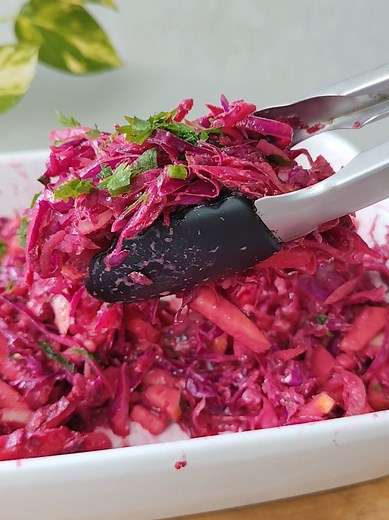 Salada de Repolho, Beterraba e Maçã com Molho de Iogurte