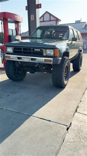 A 22RE on 35s is a thirsty machine! #toyota #4runner #1stgen4runner #mpg #22re