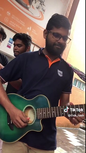 Chakitha Solo Acoustic Performance by Mihindu Ariyaratne