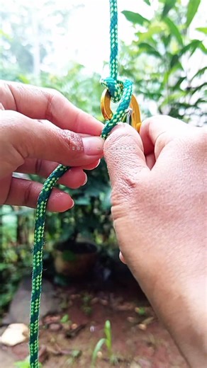 22K views · 158 reactions | A practical Munter Hitch on carabiner #practicalknot #ropeskills #munterhitch #carabiner #climbing | Hafiz Munggaran | Facebook