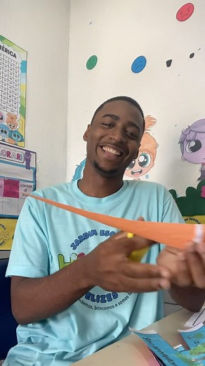 Tio Léo | Educação e inspiração on Instagram: "Essa viralizou nos apps vizinhos😅 eles são demais🤣"