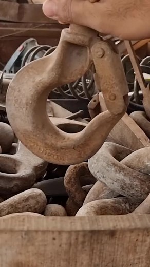 Crafting Divine Axe Rhitta from Rusted Iron Hook