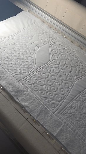 Loving these Christmas Stockings! I wanted to give you multiple ideas and videos for the Nov Challenge Design ❤️🎄 https://adria-good-longarm-quilting-school.teachable.com/p/home #adriagoodlongarmquilting #quilting #adriagoodonlinequiltingschool | Adria Good Longarm Quilting