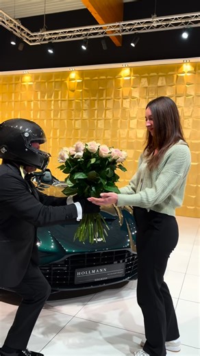 Hollmann International | 𝑯𝒂𝒑𝒑𝒚 𝑽𝒂𝒍𝒆𝒏𝒕𝒊𝒏𝒆’𝒔 𝑫𝒂𝒚 ❤️ 𝒂 𝒓𝒆𝒎𝒊𝒏𝒅𝒆𝒓 𝒕𝒐 𝒄𝒆𝒍𝒆𝒃𝒓𝒂𝒕𝒆 𝒍𝒐𝒗𝒆 𝒊𝒏 𝒂𝒍𝒍 𝒊𝒕𝒔 𝒇𝒐𝒓𝒎𝒔, 𝒊𝒏𝒄𝒍𝒖𝒅𝒊𝒏𝒈 𝒕𝒉𝒆 𝒍𝒐𝒗𝒆 𝒚𝒐𝒖 𝒈𝒊𝒗𝒆 𝒚𝒐𝒖𝒓𝒔𝒆𝒍𝒇. 𝑨𝒑𝒑𝒓𝒆𝒄𝒊𝒂𝒕𝒆 𝒕𝒉𝒆 𝒎𝒐𝒎𝒆𝒏𝒕𝒔, 𝒕𝒉𝒆... | Instagram