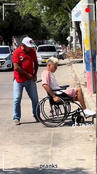 I can’t stop laughing 😂😂#funny #funnyvideos #scarepranks #prank #funnyvideos