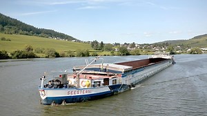 Doku & Reportage: Leben auf dem Wasser - Drei Generationen Binnenschiffer