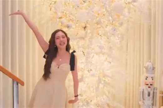 Kim Chiu puts up white Christmas tree for 'peace, calmness and clean slate' | ABS-CBN Entertainment