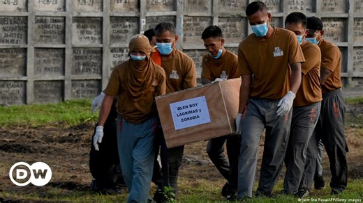 Philippines' largest prison holds mass burial for inmates