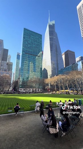 Explore the Iconic Bryant Park in NYC