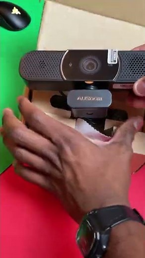 This Webcam has Speaker and a Microphone built inside!