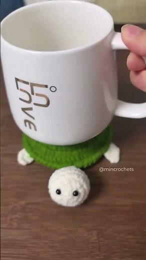 Tiny crochet turtle… but make it dangerously cute 🐢🧶