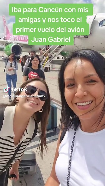 El avión más DIVO de Juan Gabriel