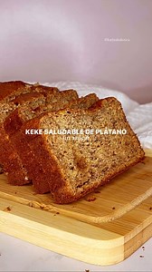 KEKE SALUDABLE DE PLÁTANO 🍌 SIN AZÚCAR ⚡️/ 6 ingredientes ✨ Ingredientes líquidos: - 2 huevos - 1 taza de leche vegetal - 1/4 taza de aceite de coco - Esencia de vainilla Ingredientes secos: - 1 taza de harina de arroz, avena, o integral - 1/2 taza de harina de almendras - 1 cdta. de polvo para hornear - *opcional stevia* ✅Si necesitas una batidora de mano como la mía búscala en oster.com.pe y aprovecha mi código BATIDORASOSTER para obtener un descuento especial. *Cuenta con una innovadora tecn