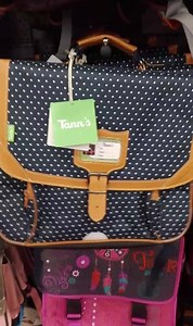 Et toi t'as ton Tann's 🎒 Cette marque de cartable fête ses 40 ans cette année 😊 Avez-vous déjà eu un cartable Tann's ? Est-ce que votre enfant en aura un pour la rentrée ? | Centre Commercial Grand Quartier