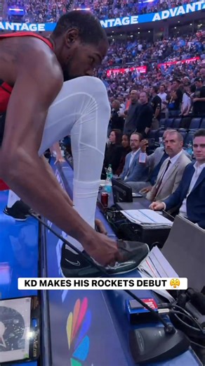 Lacing up for Season 18, stepping onto the court in the city he spent 8 years in… Kevin Durant’s Rockets debut is LIVE NOW ‼️ HOU-OKC • LIVE on NBC and Peacock ➡️ https://www.nba.com/how-to-watch-game-redirect/0022500001?partnerRef=NBA&platform=Facebook&surface=Post | NBA
