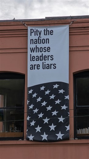 City Lights Bookstore in San Francisco's North Beach District #sanfrancisco #citylightsbookstore #northbeachsf | SFTourismTips