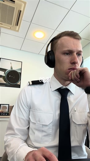 Our student Leander recorded a day in the students life while preparing for theory exams. #studentpilot #pilot #pilotacademy #airbaltic