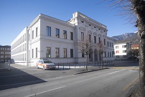 Une peine pour crimes contre l'humanité infligée pour la première fois en Suisse à un ex-chef de guerre libérien | RTS