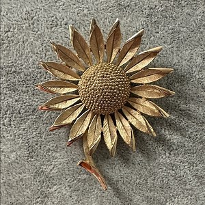 🧡 Crown Trifari Sunflower Brooch Pin 🧡