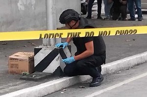Unattended box causes brief bomb scare at Manila bridge | ABS-CBN News