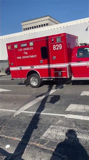 LAFD 829 Ambulance Siren Sound